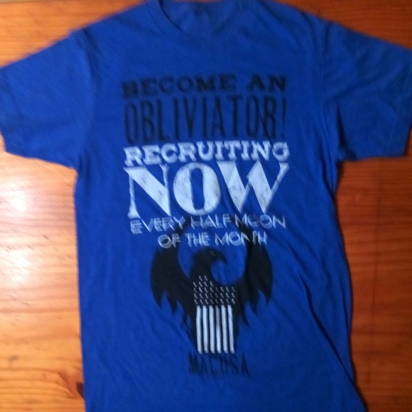 T-Shirt - Picture 2 of 6